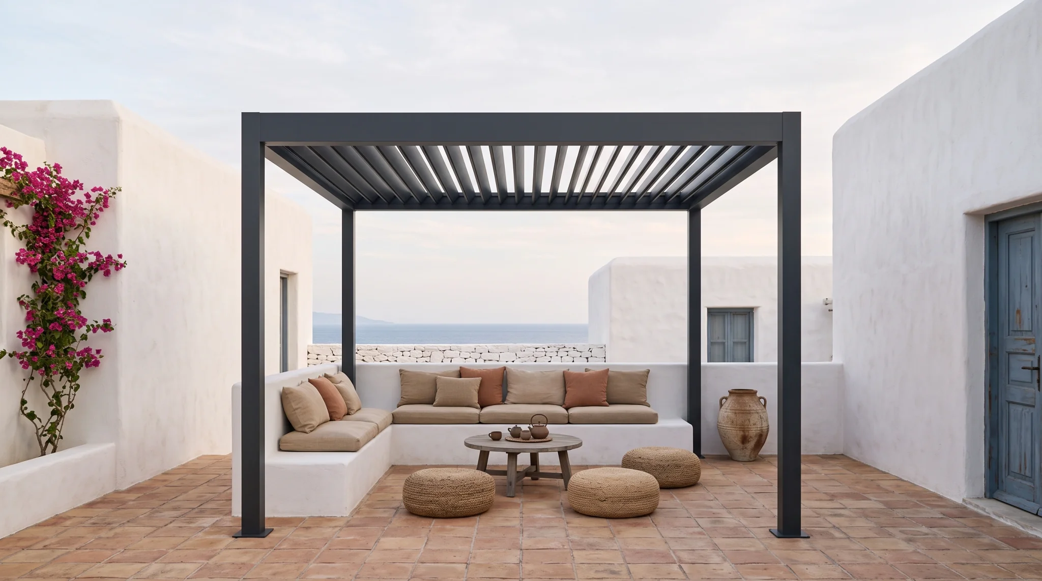 Aluminium louvres rotating on their own axis in a piston bioclimatic roof
