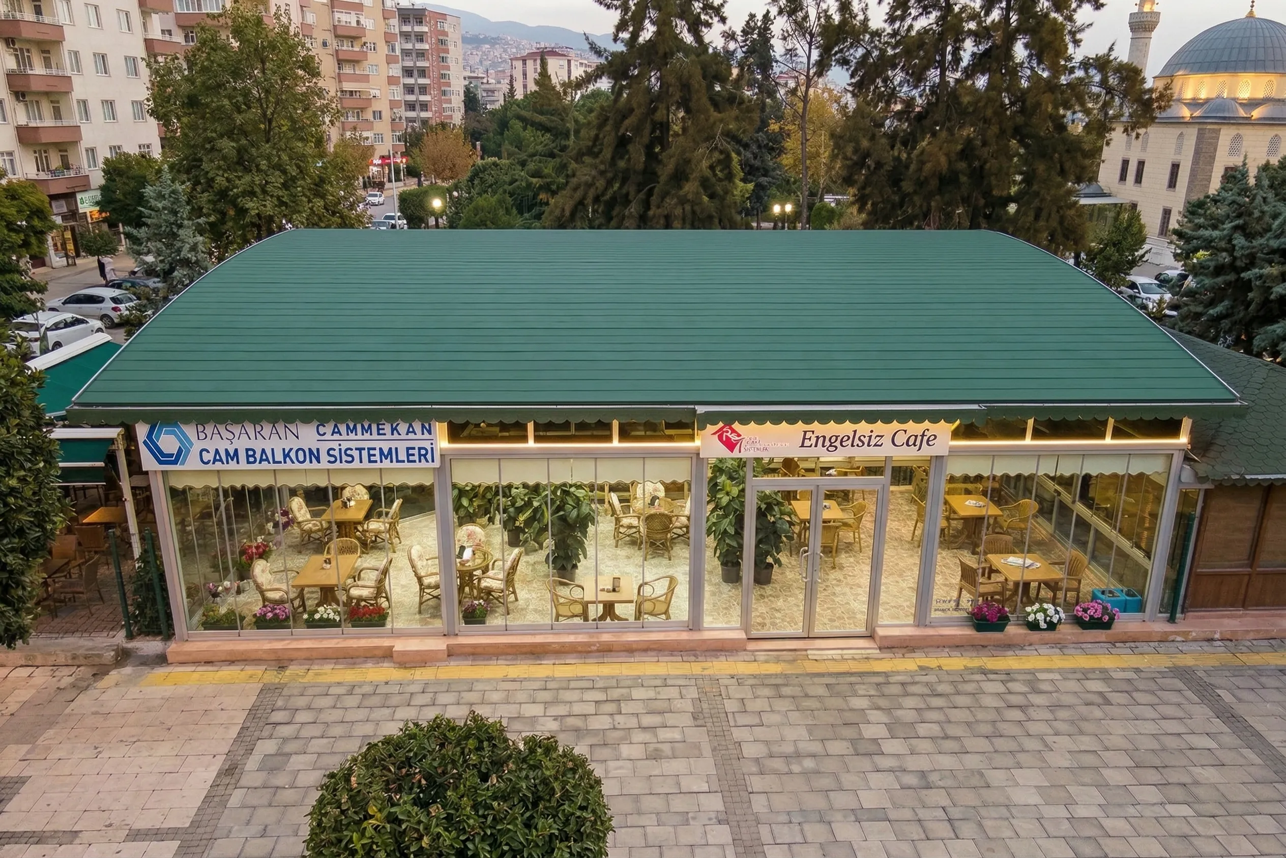 Engelsiz Kafe Adana - Katlanır Cam Balkon ve Alüminyum Giriş Kapısı