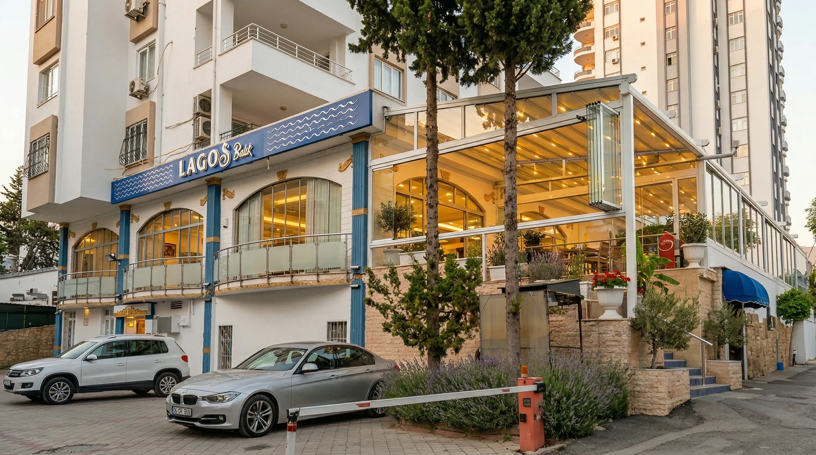 Lagos Balık Restoran Adana - Motorlu Pergola Tente ve Katlanır Cam Bölme
