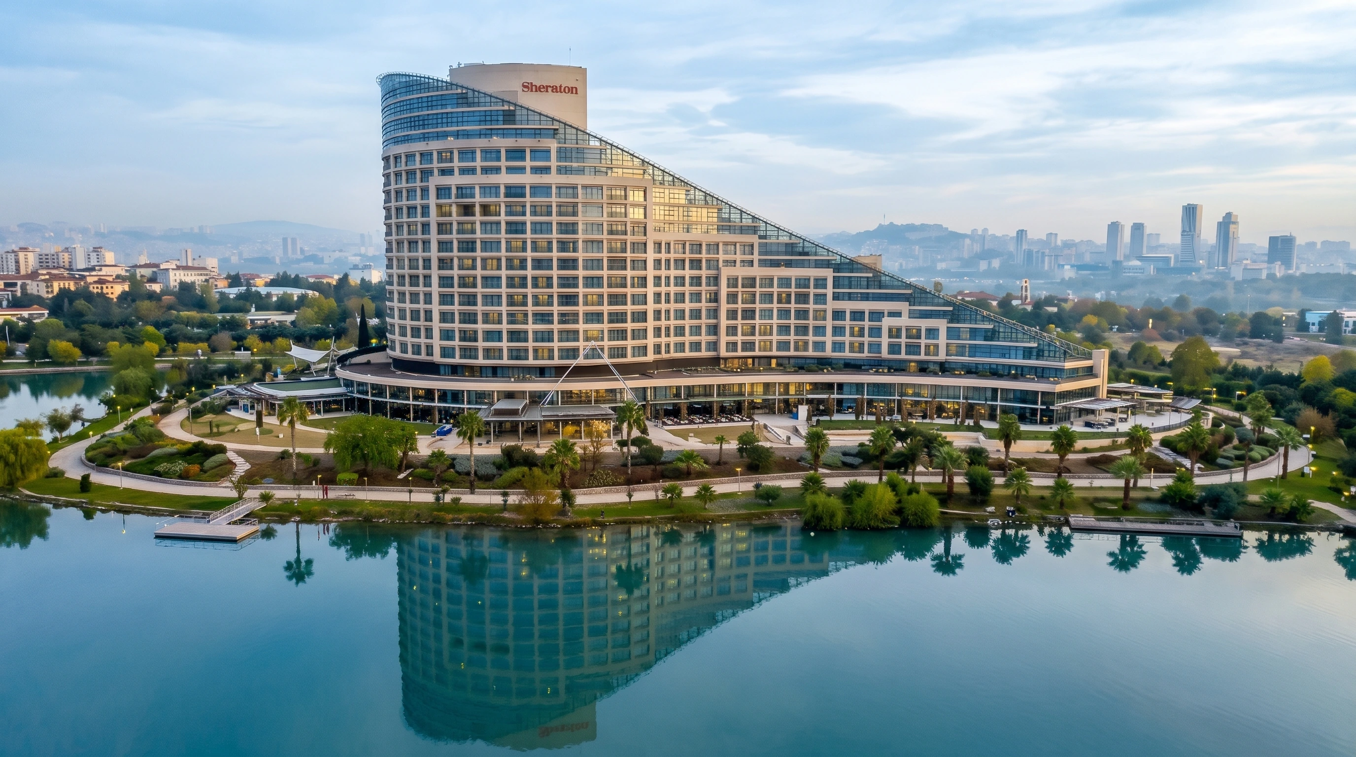 Sheraton Otel Adana - Lüks İç Mekân Katlanır Cam Bölme Uygulaması